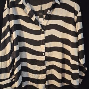 Fashion Nova Black and White Wave Stripe Button Down Shirt